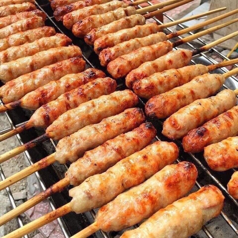 Nem Lụi Huế Gói 500gr kèm nước chấm sốt ( 12 chiếc ) - Giao Hàng Hà Nội