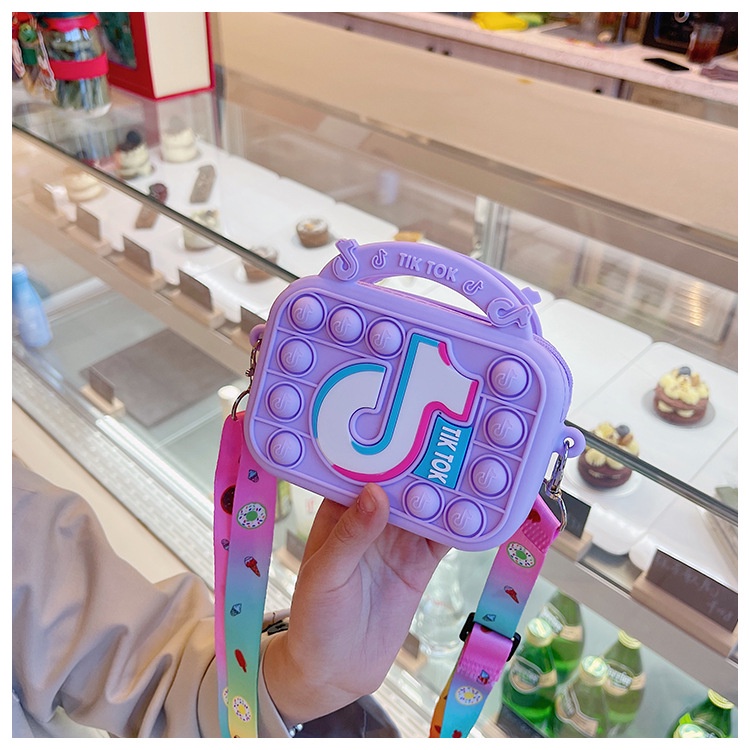 Túi Đeo Chéo Vai Bằng Silicone Thời Trang Dành Cho Bé Gái