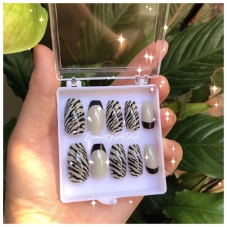 Nail box/ Móng thiết kế./Tặng kèm dũa và keo dán mini