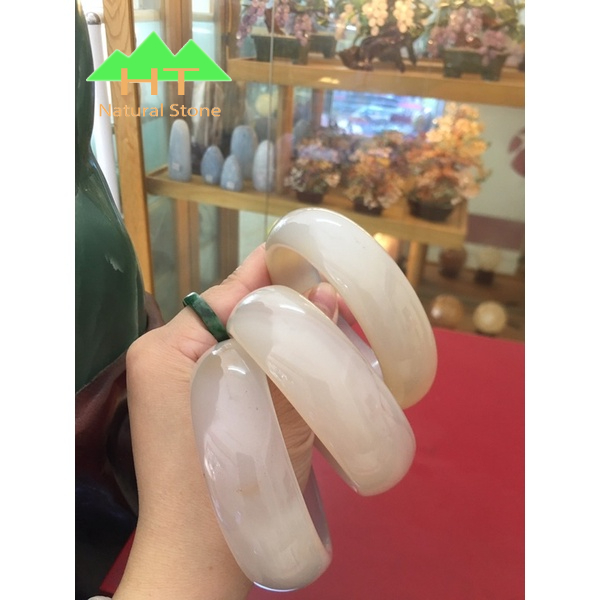 Vòng đeo tay bản liền ngọc mã não trắng loại dày bản to