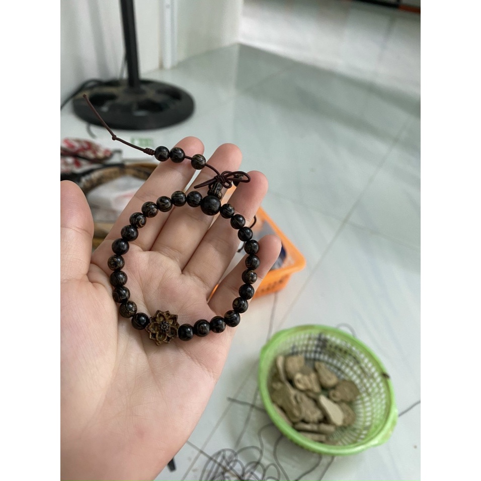 Vòng tay trầm hương phong thủy - Trầm hương sánh chìm -Thương hiệu Trầm Hương Minh Đạt