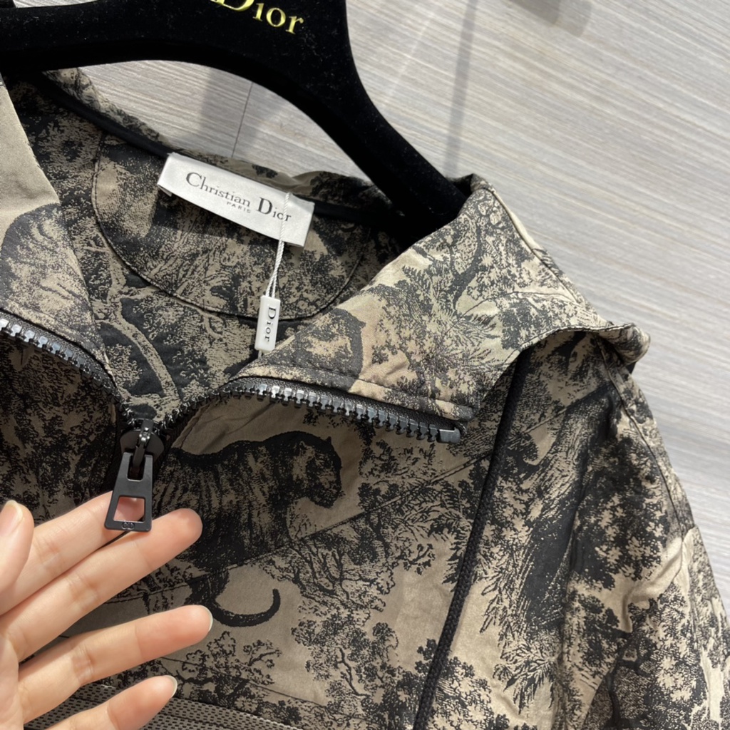 Áo khoác ngắn tay có mũ thời trang cao cấp Christian Dior CD