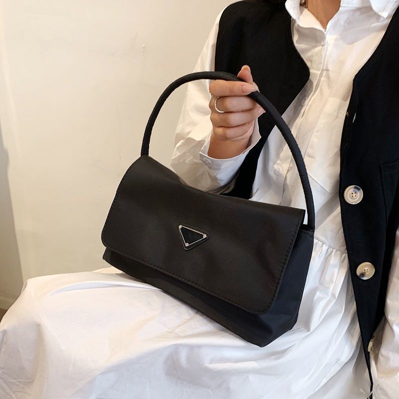 Túi xách nữ đeo vai cỡ lớn khóa kim loại hình tam giác vải oxford