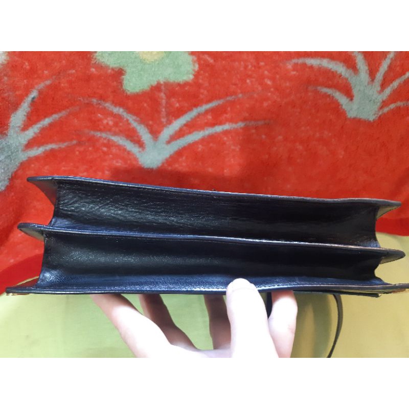 Túi si đeo chéo hiệu Bally