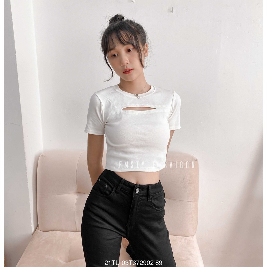 [Mã WASKT410K giảm 10K đơn 50K] Áo thun tay ngắn crop hở ngực ullzang thời trang nữ Fmstyle Saigon 21TU03T372902 | BigBuy360 - bigbuy360.vn