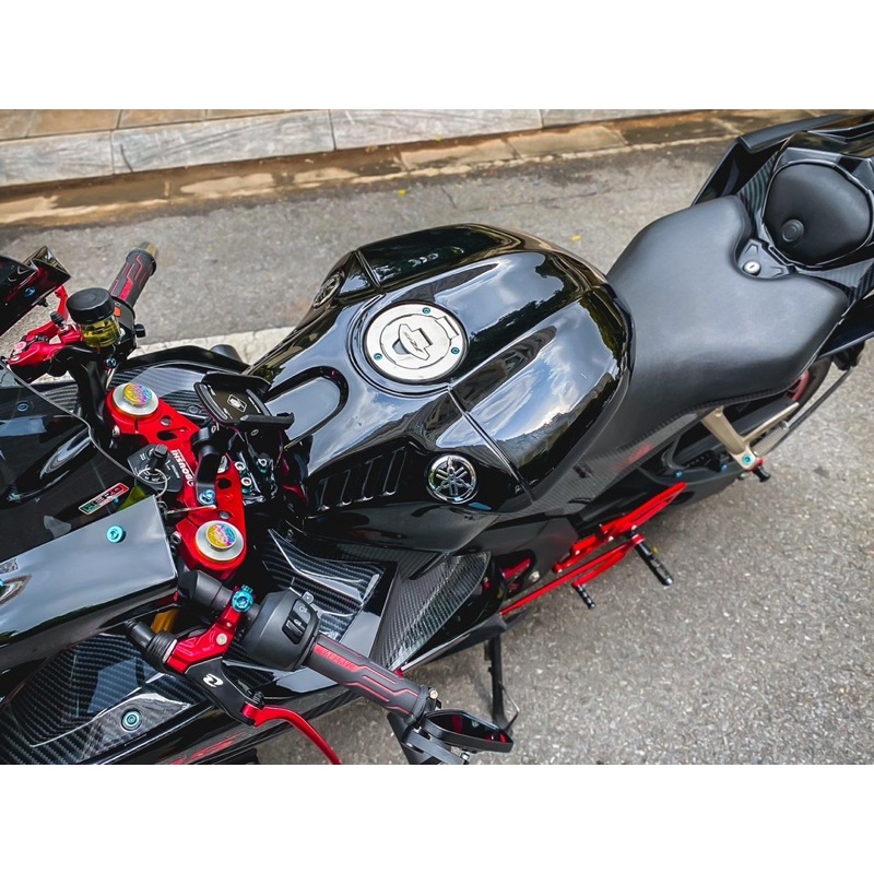 Ốp Bình Xăng Độ R15v3 kiểu R1M. to hơn, góc cạnh hơn, tháo lắp như zin ko độ chế