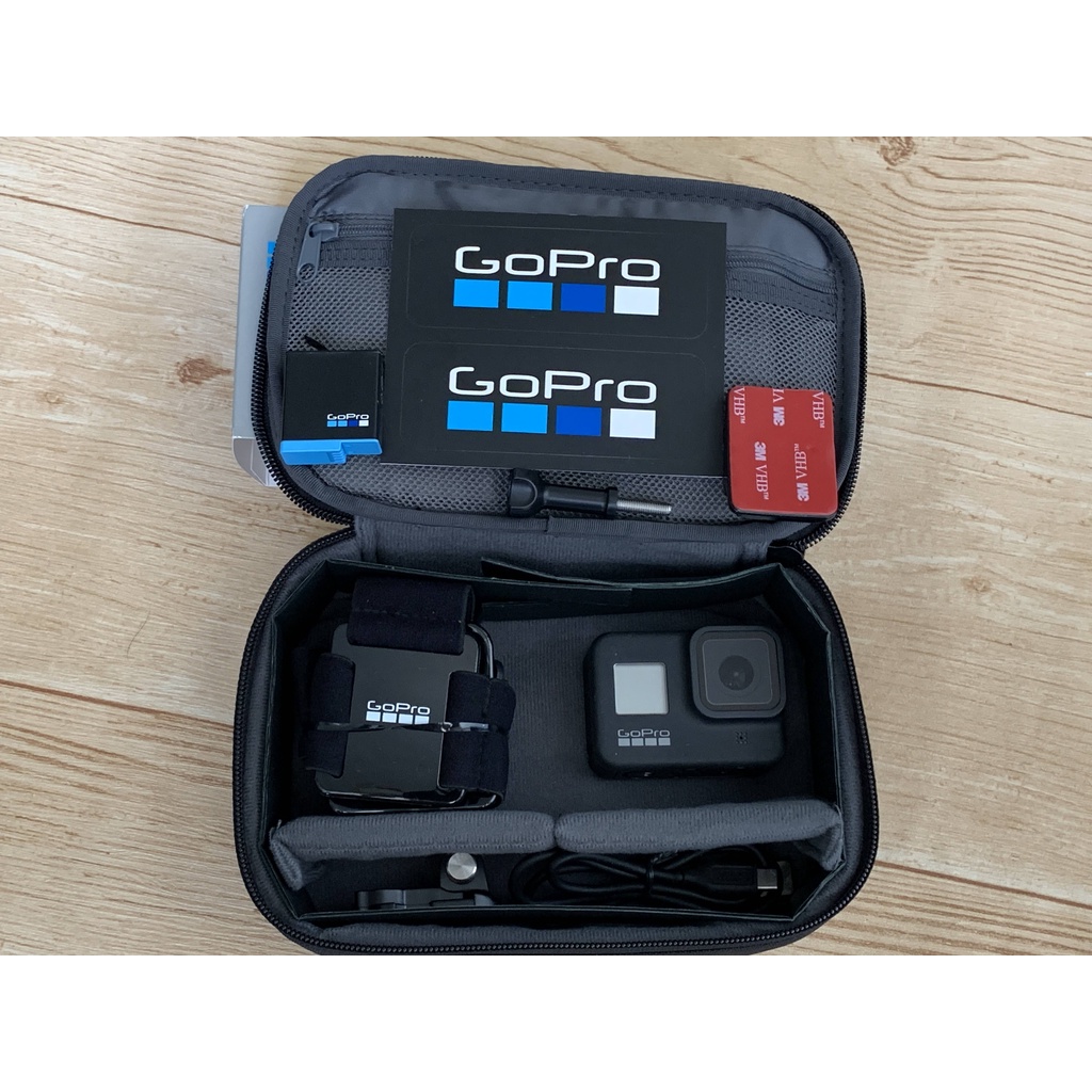 Máy quay GoPro HERO 8 Black bản Holiday (tặng kèm dây đeo đầu)