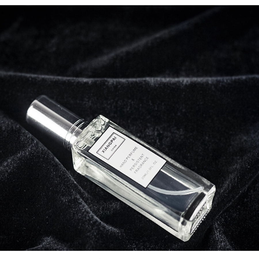 Nước hoa ô tô dạng xịt hương thiên nhiên có 4 mùi hương