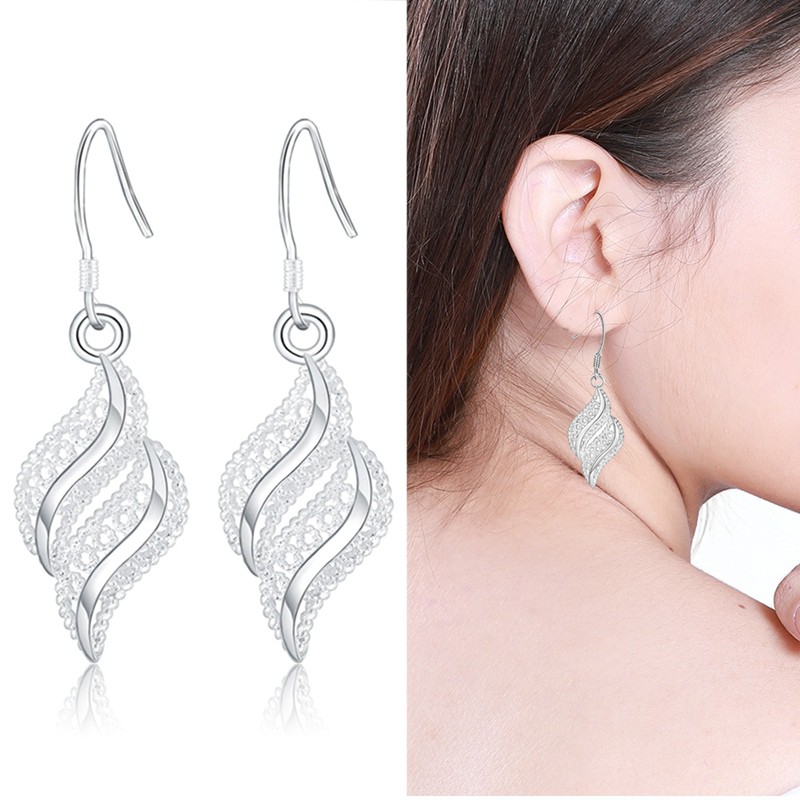 Khuyên tai đính hạt pha lê nhã nhặn