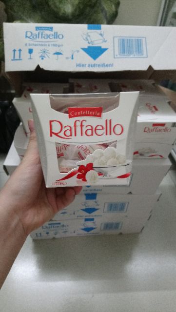 Kẹo socola phủ dừa Ferrero confetteria Rafaello 150g . date t11/2021 | BigBuy360 - bigbuy360.vn