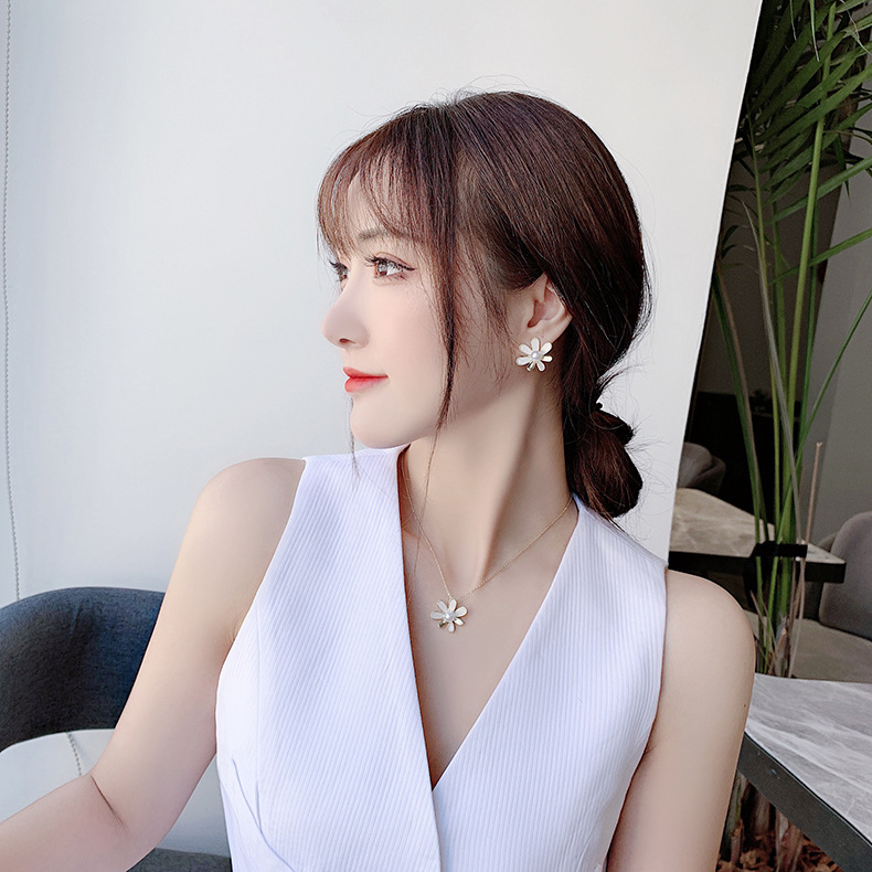 ✨Jenny’s shop✨ Hoa tai cúc họa mi Vòng cổ kim bạc ngọc trai 925