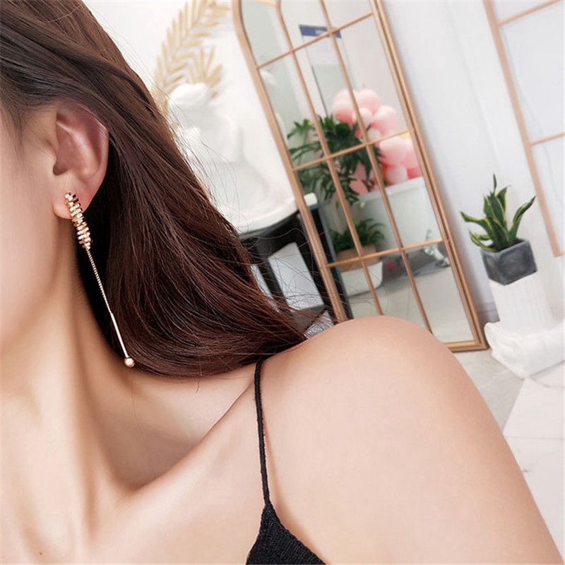 Bông tai hình vòng có tua rua phong cách Hàn Quốc