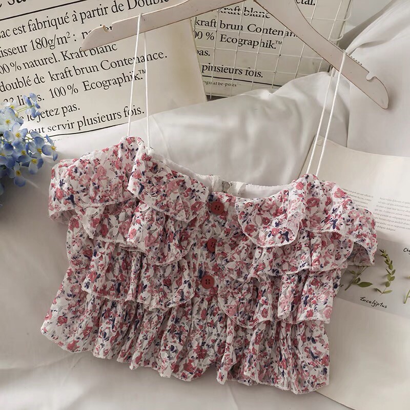 Áo  dây hoa nhí tầng bèo như đoá hoa-vải mềm,mịn,có hàng cúc giữa và khoá sau lưng