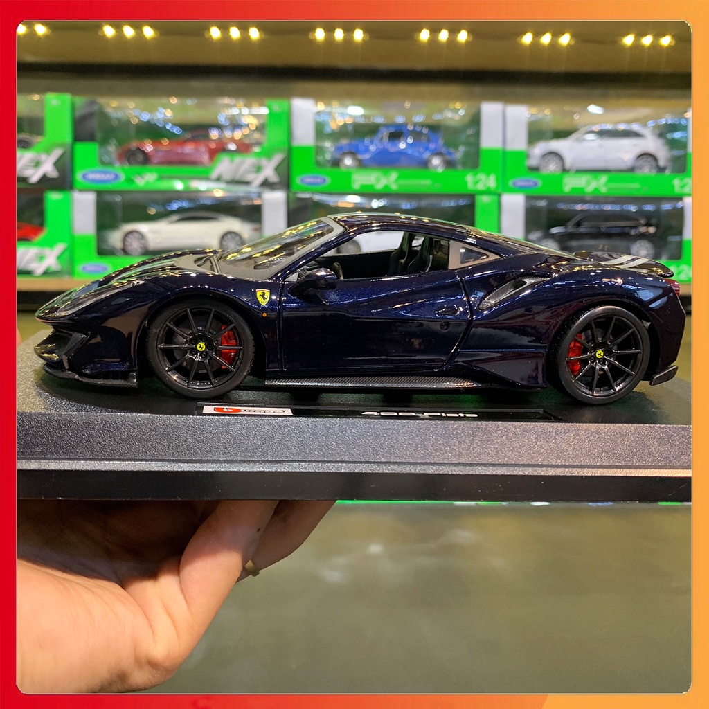 Xe mô hình tĩnh Ferrari 488 Pista tỷ lệ 1:24 màu xanh than hãng Bburago