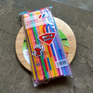 Ống hút gấp nhiều màu. 1 gói được khoảng 80 ống hút