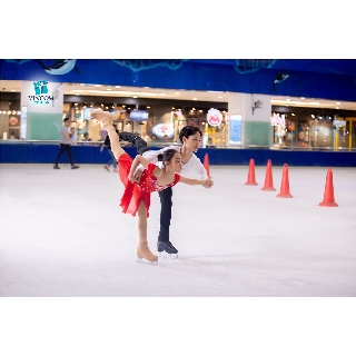 HCM [EVoucher] 01 Vé vào cửa+Gói thuê giày trượt tại Sân băng Vincom Landmard 81 dành người lớn vào Thứ 2 đến Thứ 6