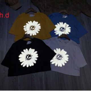 Áo crop top phản quang hoa cúc tia sét