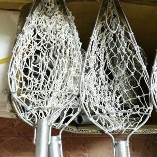 Lồng hái trái trên cao