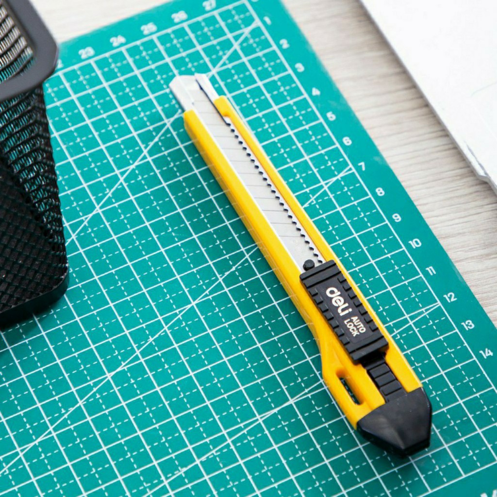 Dao rọc giấy Deli E2031