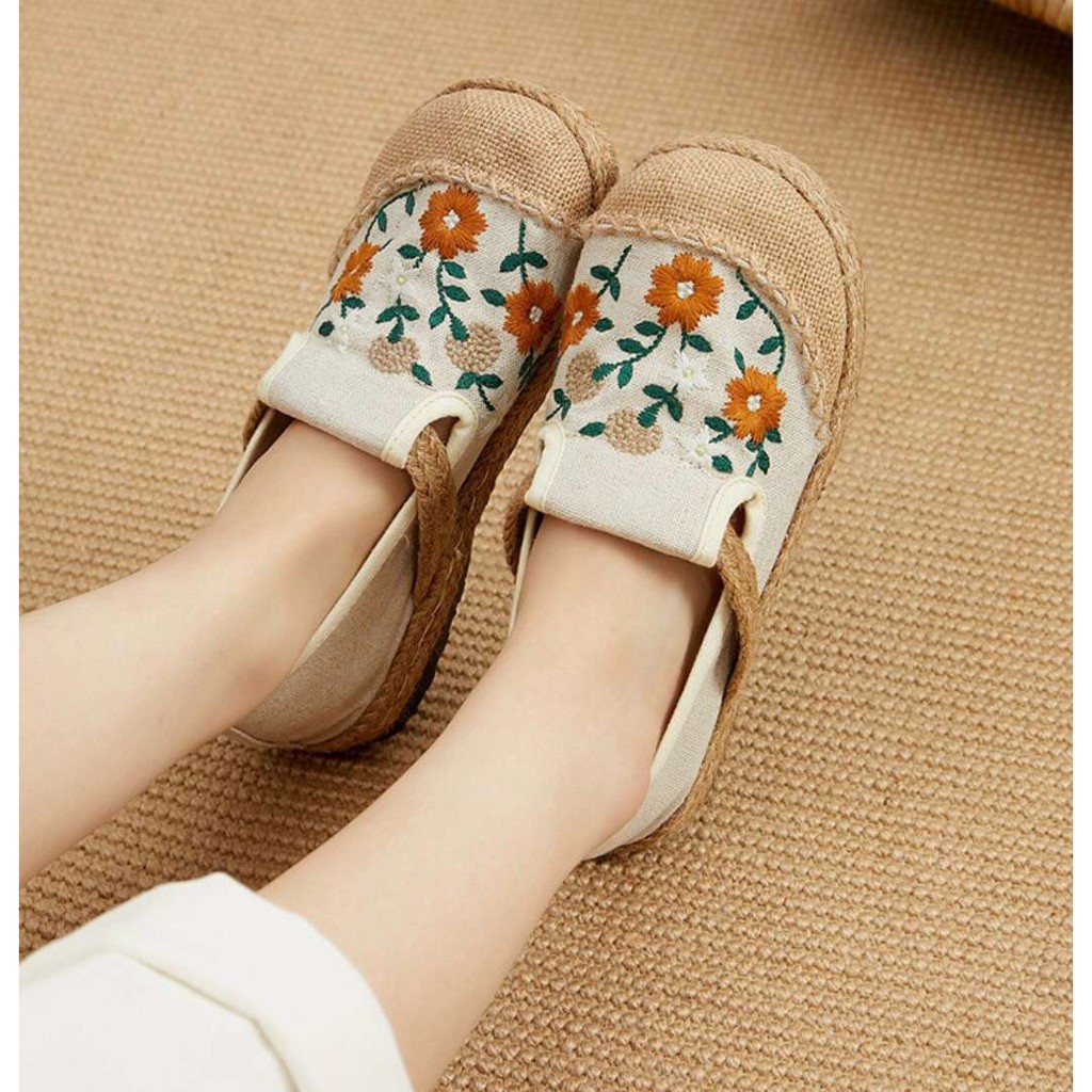 [Mã SKAMLTSM9 giảm 10% đơn 99K] Giày cói thêu hoa Shamong êm chân vintage mã 8009