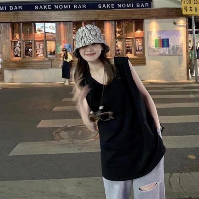 Áo ba lỗ sát nách trơn nữ oversize form rộng giấu quần xẻ tà - Order taobao quảng châu