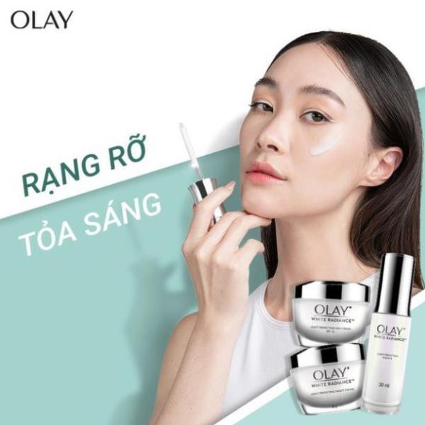 Bộ 2 sản phẩm dưỡng trắng da Olay White Radiance: Kem dưỡng ngày 50G & Essence 30ML