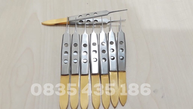 Nhíp 3 lỗ cán vàng 9cm (có mấu)