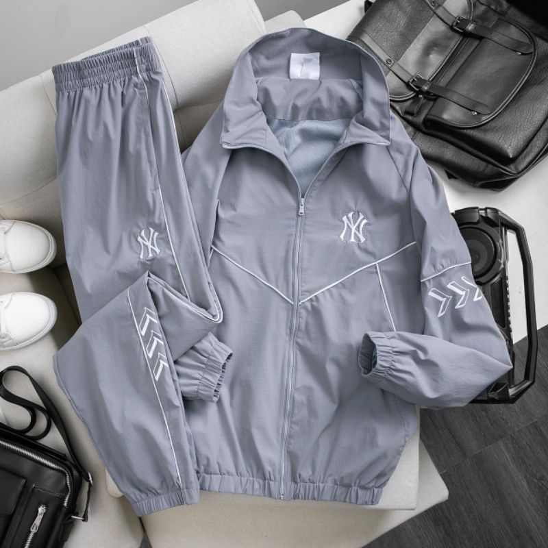 Bộ quần áo gió nam