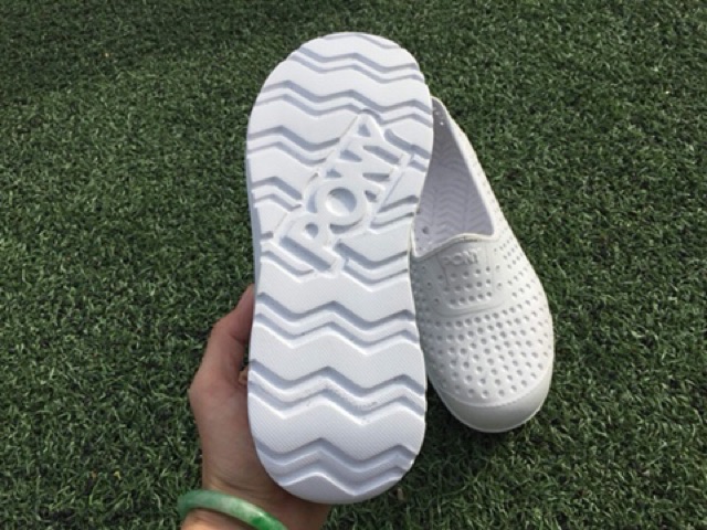 Giày nhựa cho nữ