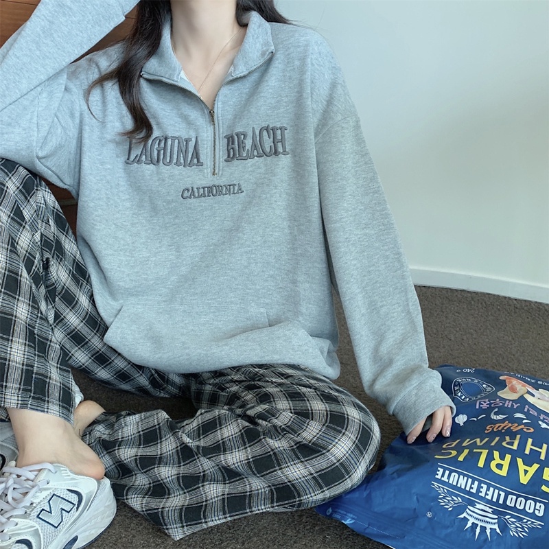Áo nỉ dài tay cổ polo phối khóa kéo thêu chữ phong cách retro