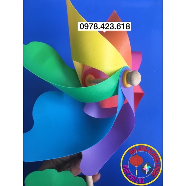 Chong chóng nhựa 7 cánh cán gỗ - chong chóng 7 màu cầu vồng - đồ chơi cho bé