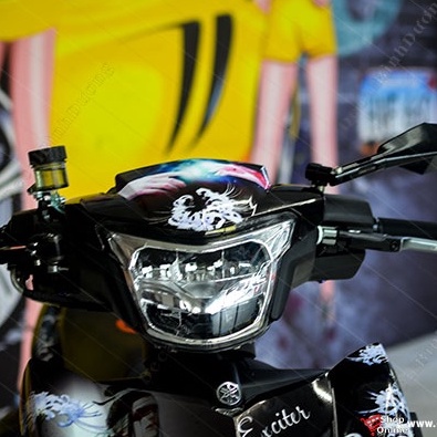 Tem Trùm Xe Máy Đẹp Nhất - Tem Exciter 150 Bỉ Ngạn Hoa Phối Đen Trắng Huyền Bí