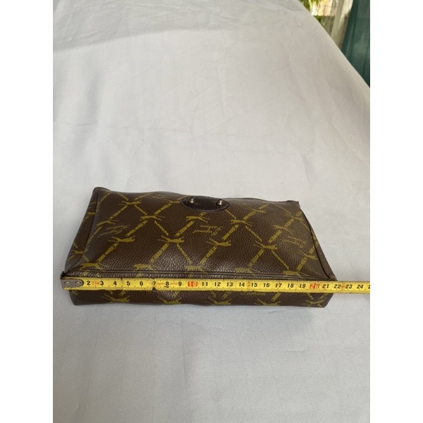 Túi chuẩn si. Túi qua sử dụng. Khách vui lòng xem hình nếu muốn biết thêm thông tin sản phẩm mời khách vô chat . Thanks.