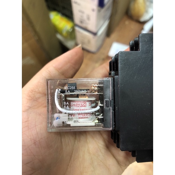 Rơle trung gian 8 chân MY2N + đế