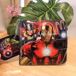 BÓP VÍ TIỀN NGANG 2 MẶT HÌNH IRONMAN MÀU ĐỎ ĐEN CHO TRẺ EM BÉ TRAI (THÁI LAN) - 120NMVNG0020 - (9.5x1x9cm)