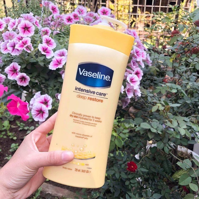 Sữa dưỡng thể Vaseline Healthy White UV Lightening Body Lotion 725ml giúp dưỡng trắng dưỡng ẩm phù hợp cho mọi loại da