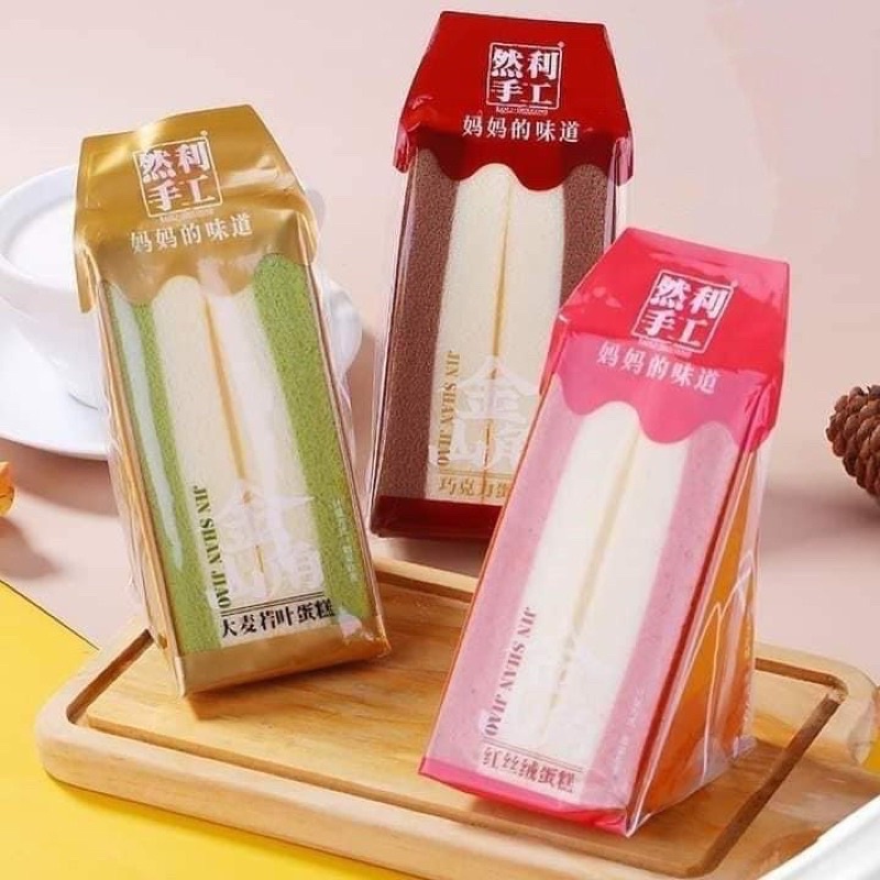 (Có sẵn 1 Thùng 2kg)  Bánh Bông Lan Tam Giác