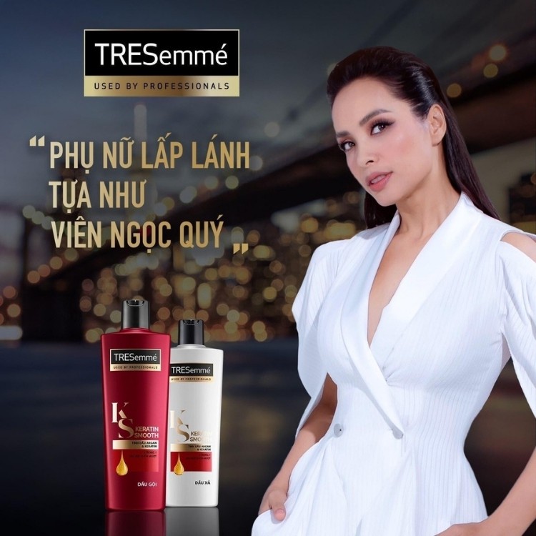 Dầu xả TRESemmé vào nếp mượt mà giúp tóc suôn mượt Keratin Smooth chai 620g