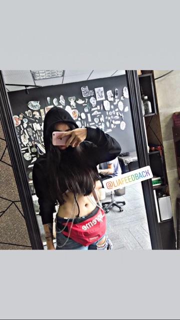 Áo croptop hoodie kèm chain | BigBuy360 - bigbuy360.vn