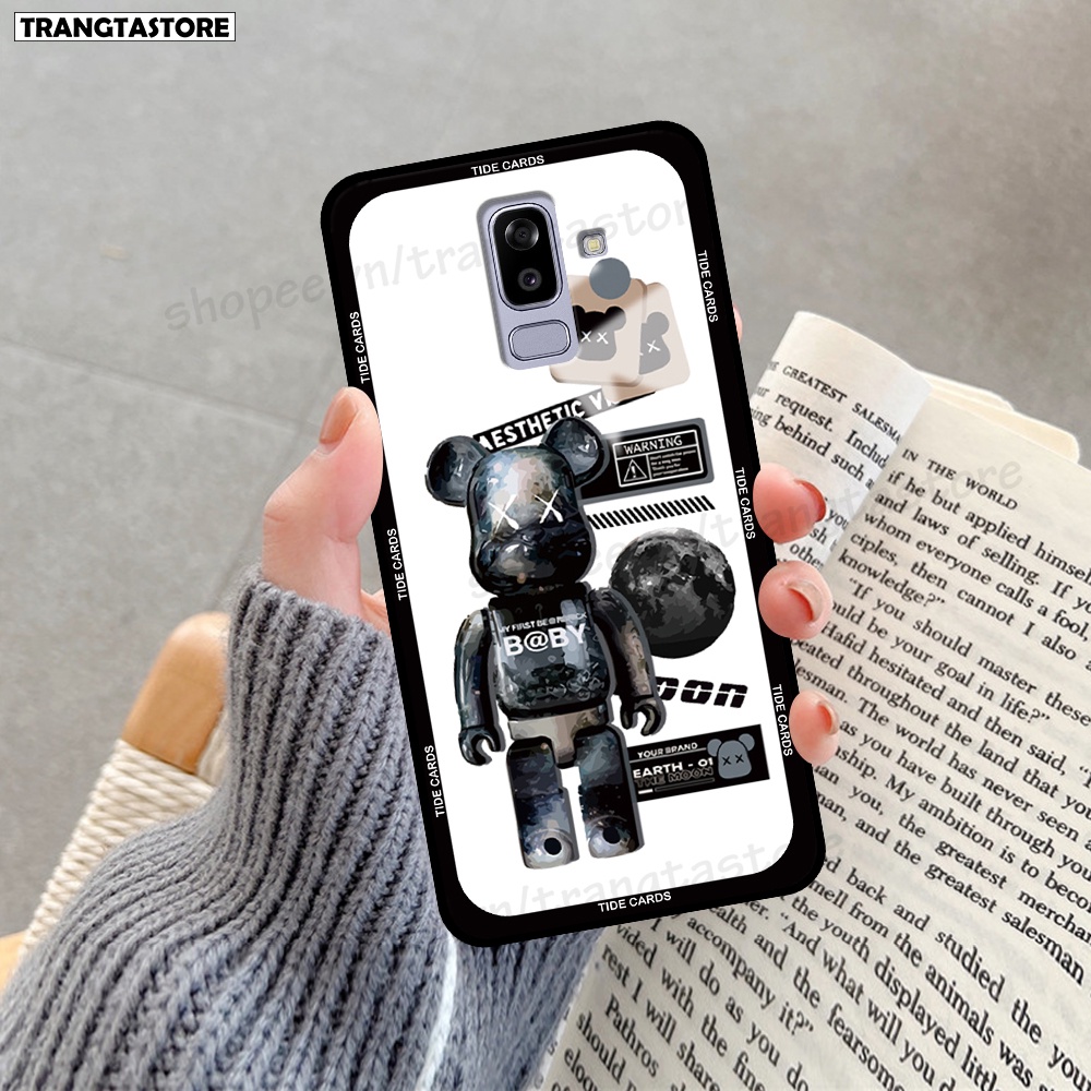 Ốp lưng Samsung J8 in hình gấu Bearbrick,Mountain,xanh,đen,đỏ giá rẻ