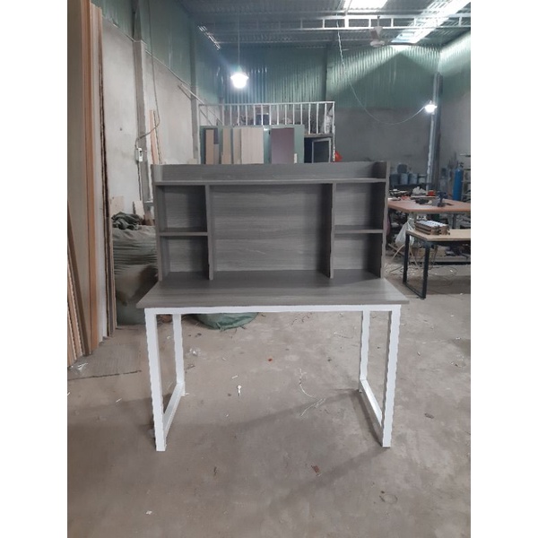 Bàn học cho bé có kệ sách