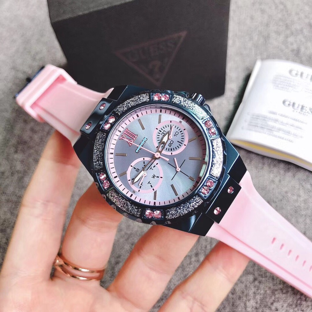 Đồng hồ nữ thời trang Guess W0775L5 Dây Cao Su Hồng