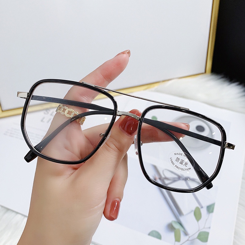 Mắt Kính Gọng Tròn Chống Tia Bức Xạ Tiện Dụng