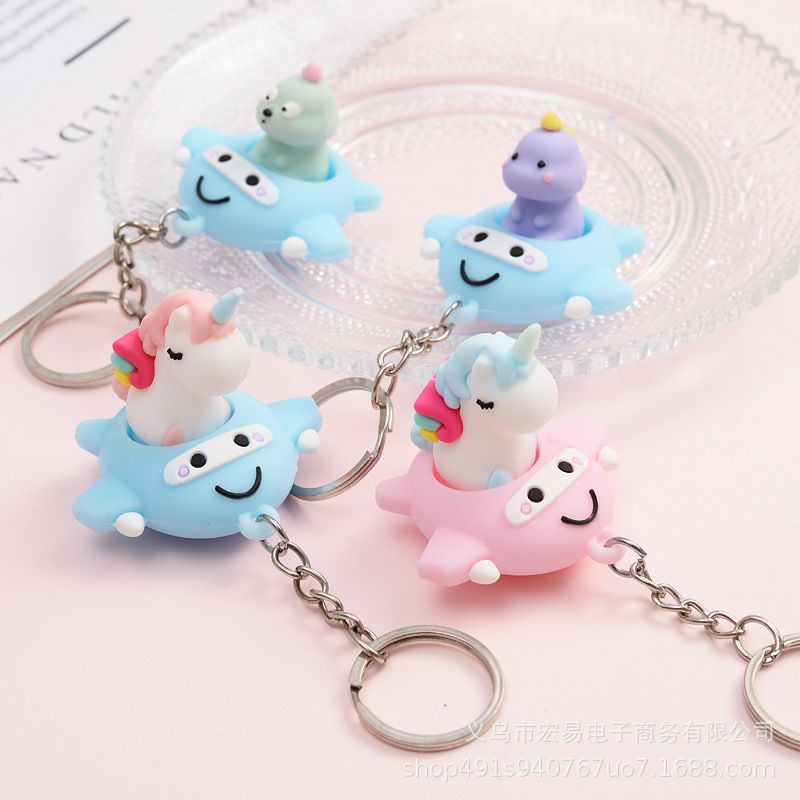 Móc khóa kỳ lân, khủng lỏng lái phi thuyền