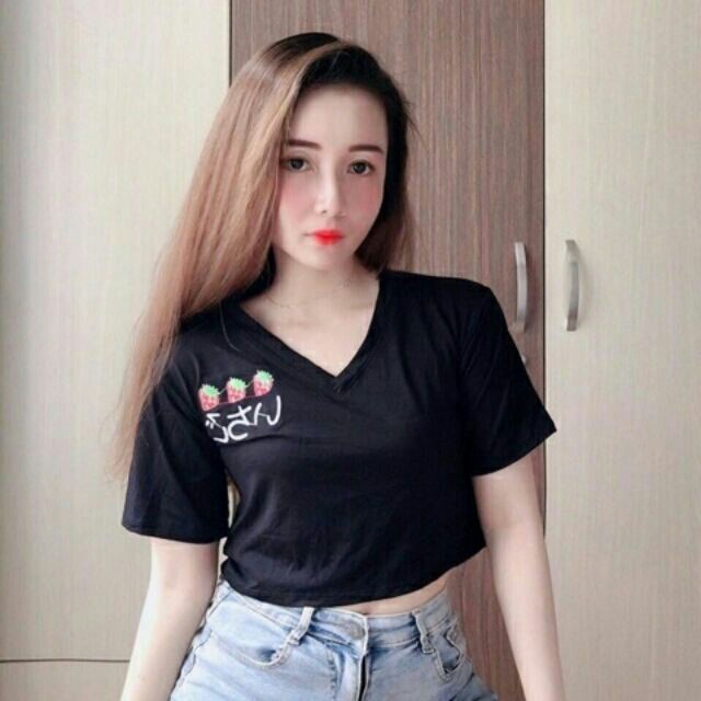 Áo croptop thêu form rộng cổ tim
