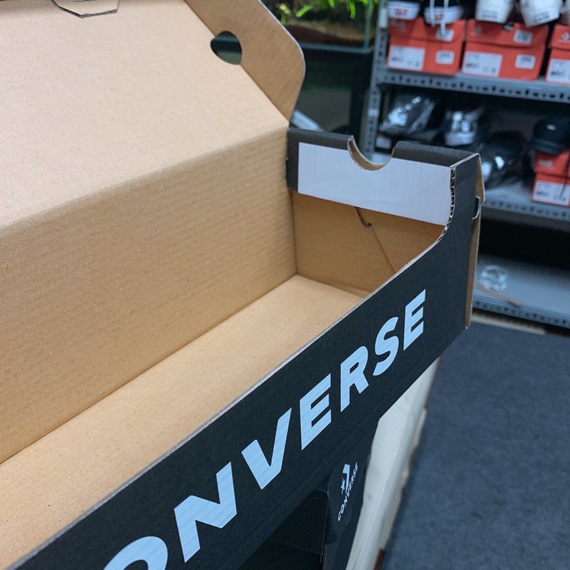 Hộp giày Converse xịn xò