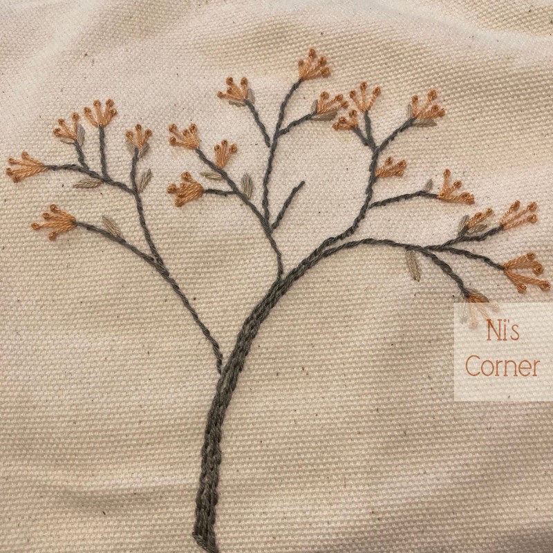 Túi tote vải thêu tay phong cách tối giản - Hoạ tiết Autumn Tree (Có khoá kéo)