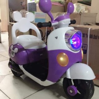 XE MÁY ĐIỆN TRẺ EM VESPA M .