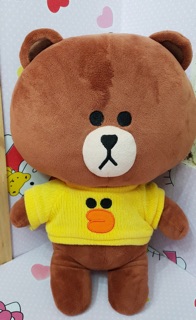 Gấu bông Brown mặc áo vịt