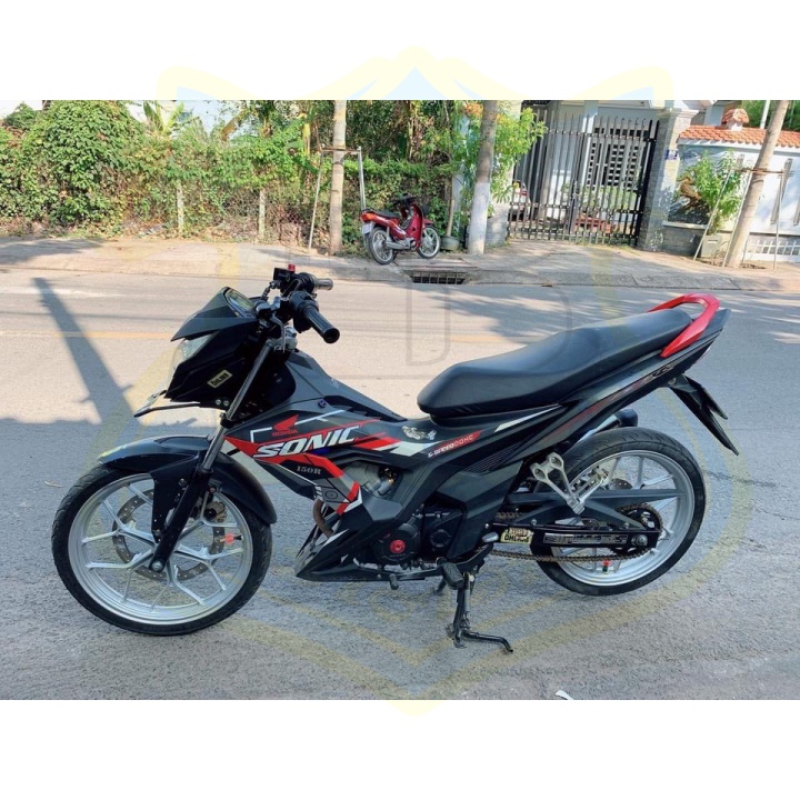 ( Quí khách vui lòng mang ra tiệm cho thợ dán ) Tem sonic 150 đỏ đen